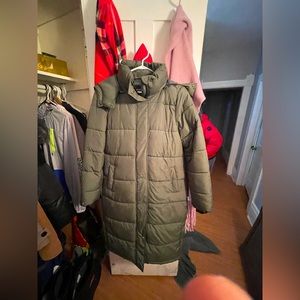 Woman’s George puff coat size small 🧥